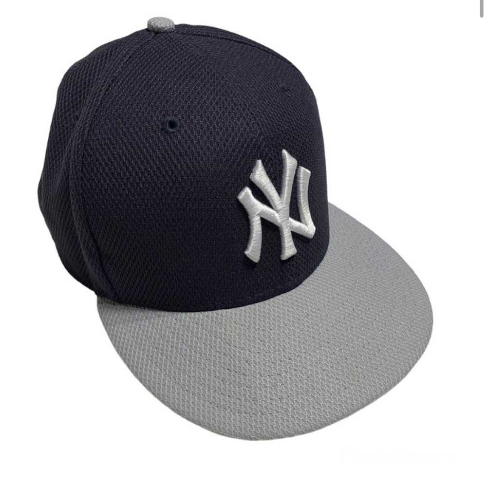 New Era New York Yankees mesh ball cap with white embroidery
